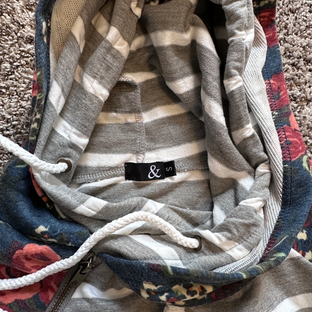 Boutique sweatshirt. Excellent condition. Worn only a few times. Size Small.